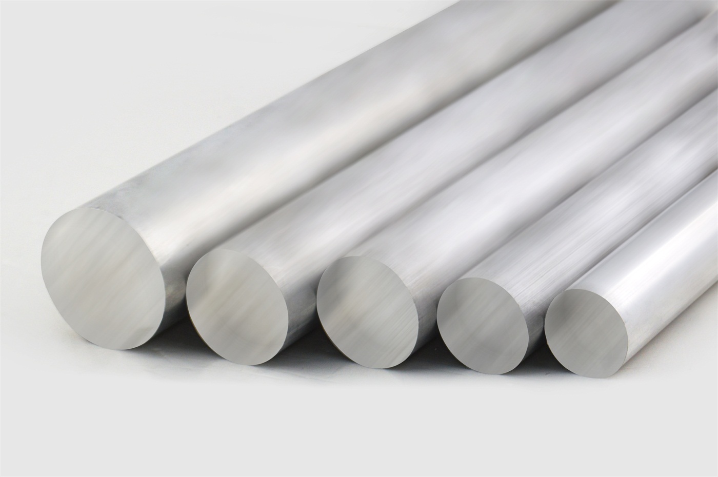 通过优化隔热条设计（宽度从24mm扩展至34mm）