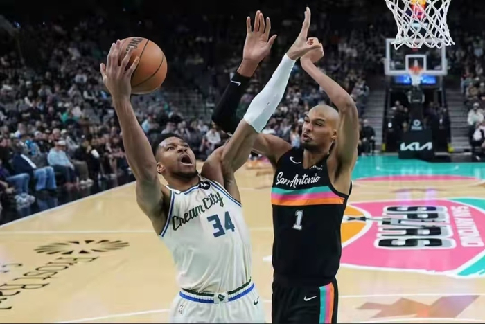 76人三巨头重组引热议 核心伤病成关键变数