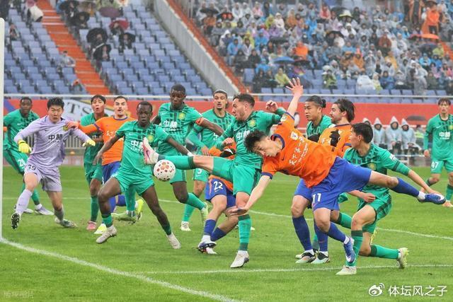 京鲁大战裁判误判引争议 安徽球迷质疑点球与进