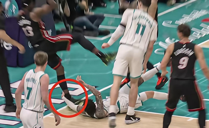 三球拉拽阿德巴约遭联盟罚款6万 阿德巴约怒斥未