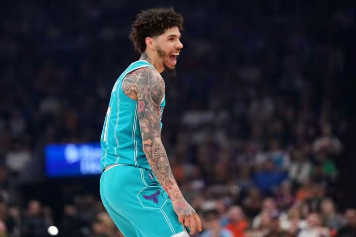 三球拉拽阿德巴约遭联盟罚款6万 阿德巴约怒斥未