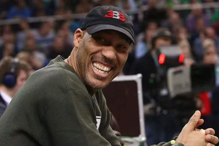 三球拉拽阿德巴约遭联盟罚款6万 阿德巴约怒斥未